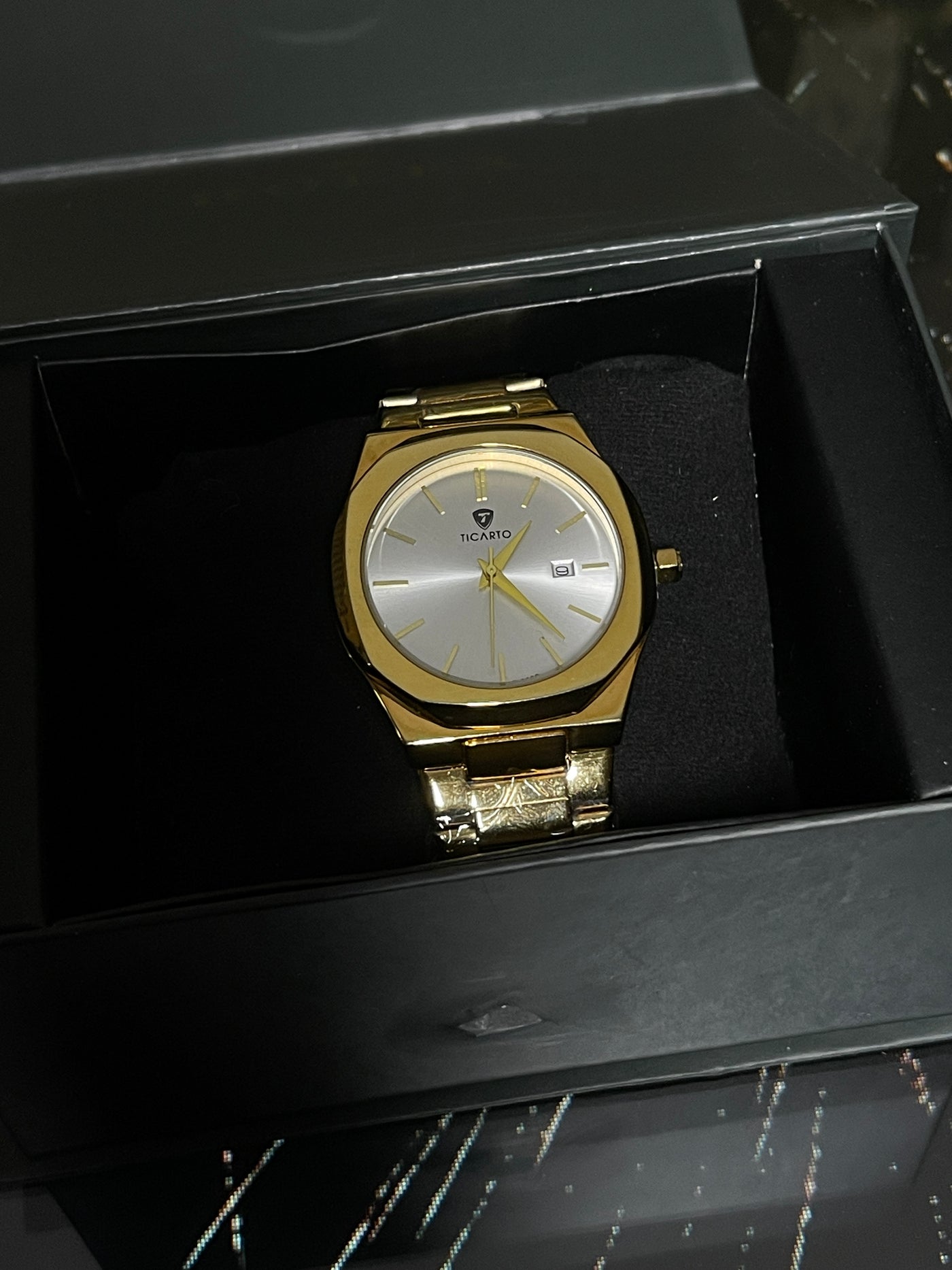 TICARTO SILVER DIAL - GOLDEN CHAIN EDITION SIGNATURE WATCH