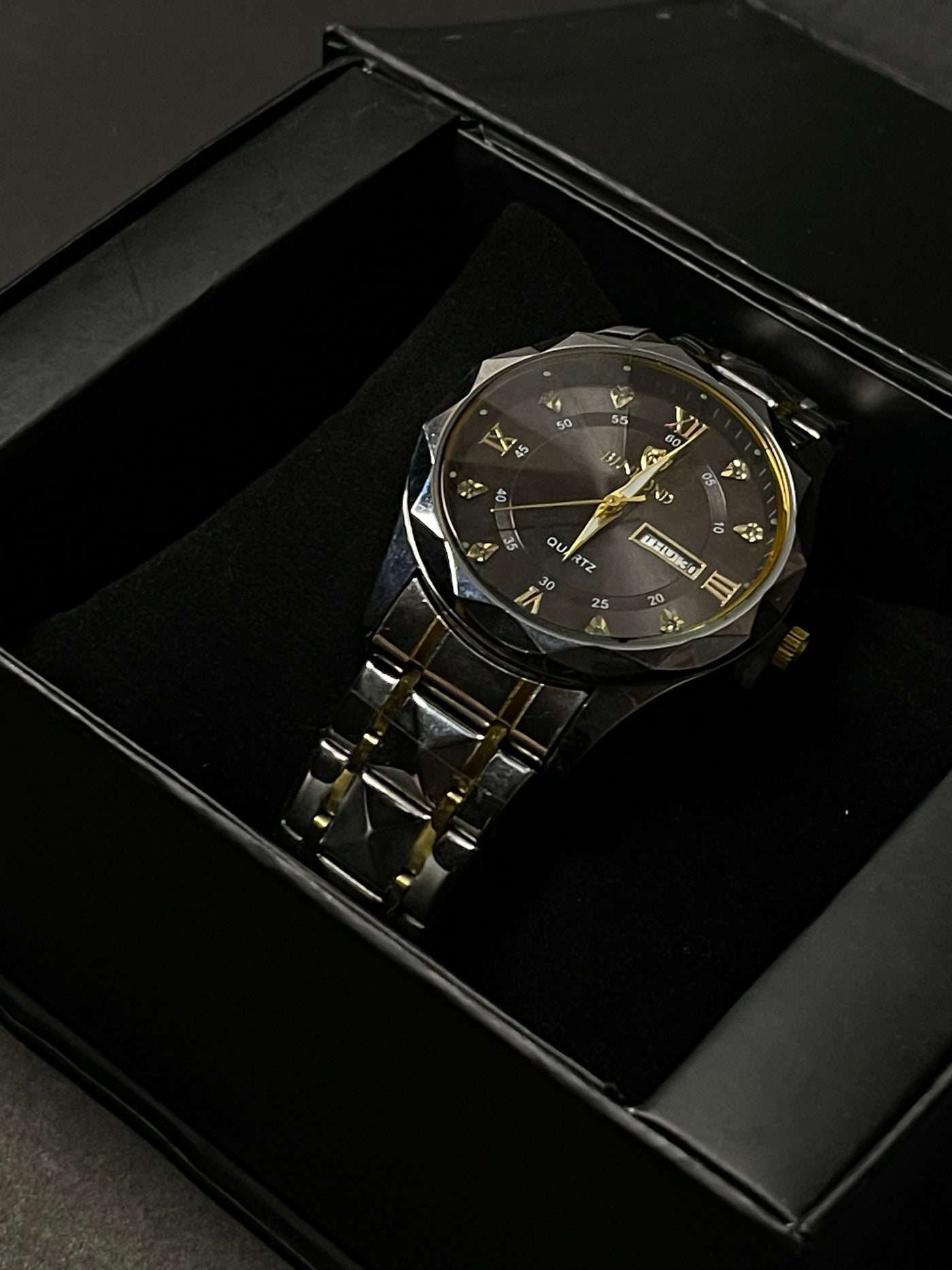 FORICHS™ Signature Black Luxury Watch – Timeless Elegance for Men