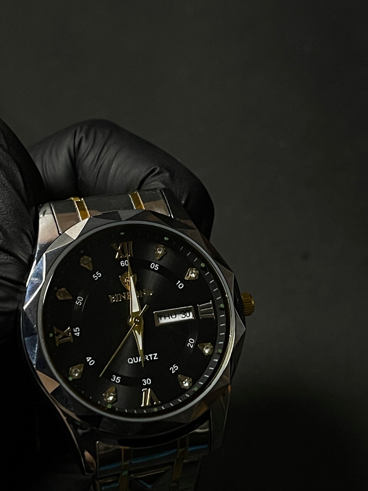 FORICHS™ Signature Black Luxury Watch – Timeless Elegance for Men