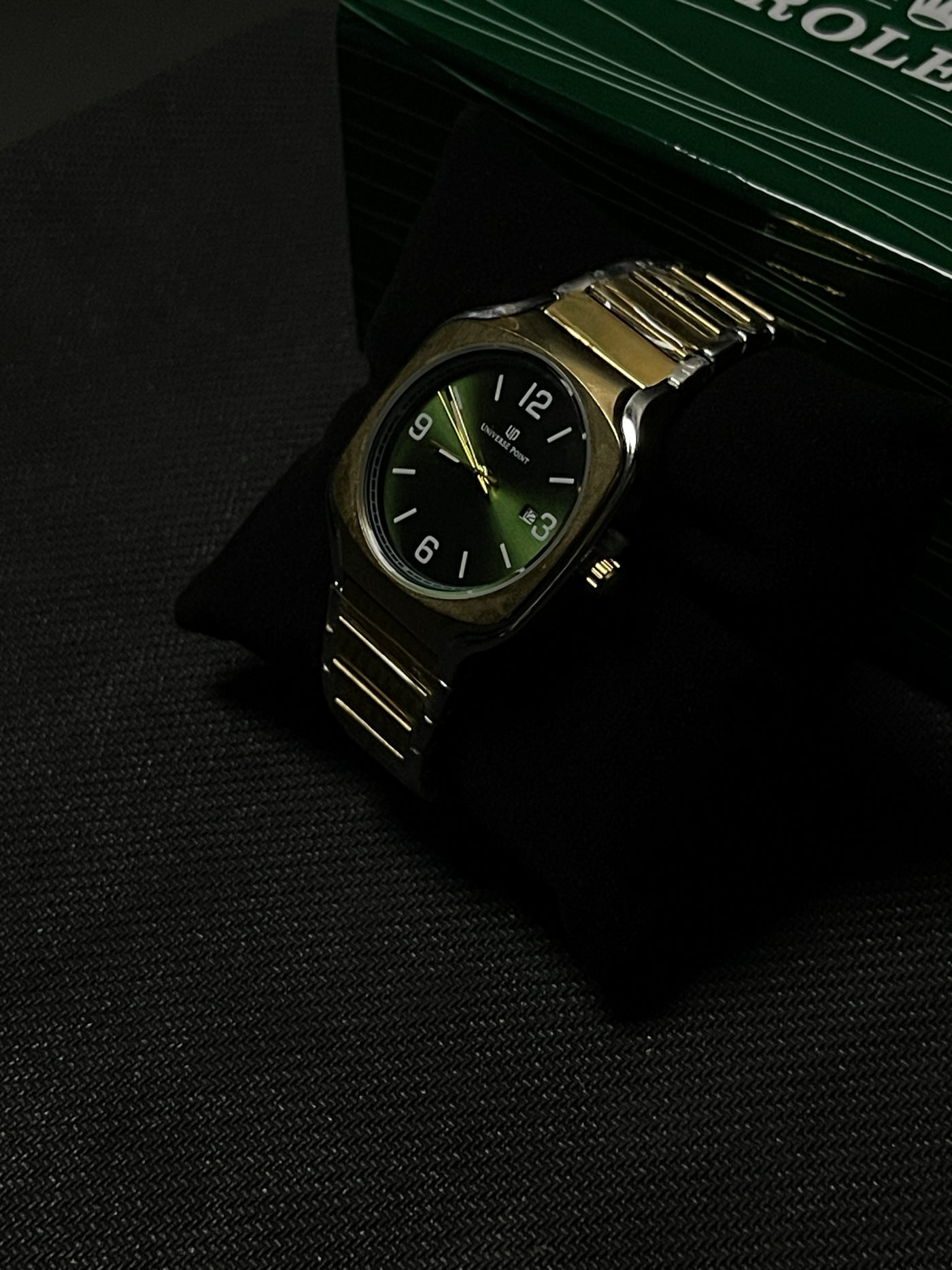 EMERALD GREEN DAIL - FULL GOLDEN CHAIN WATCH BY UNIVERSE POINT